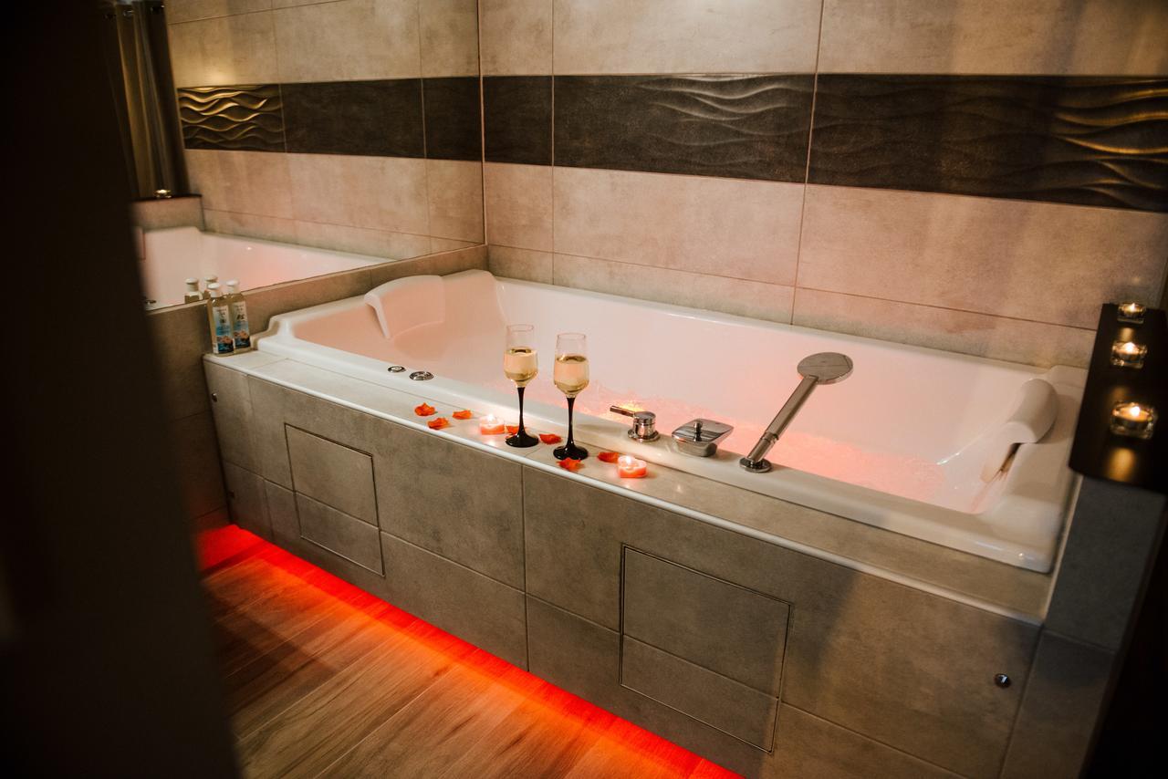 La Suite Romantique Avec Jacuzzi Au Coeur De Perpinhã Exterior foto